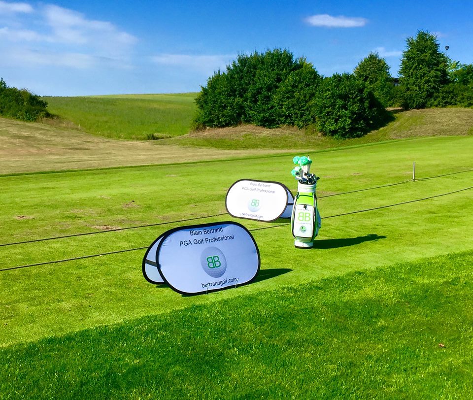 Pop Up Banner Oval auf der Driving Range