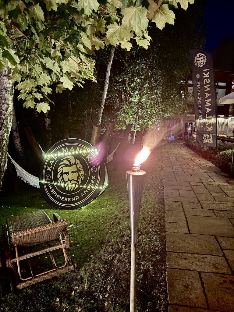Rundes Pop Up Banner als Sponsorenwerbung auf einem Event