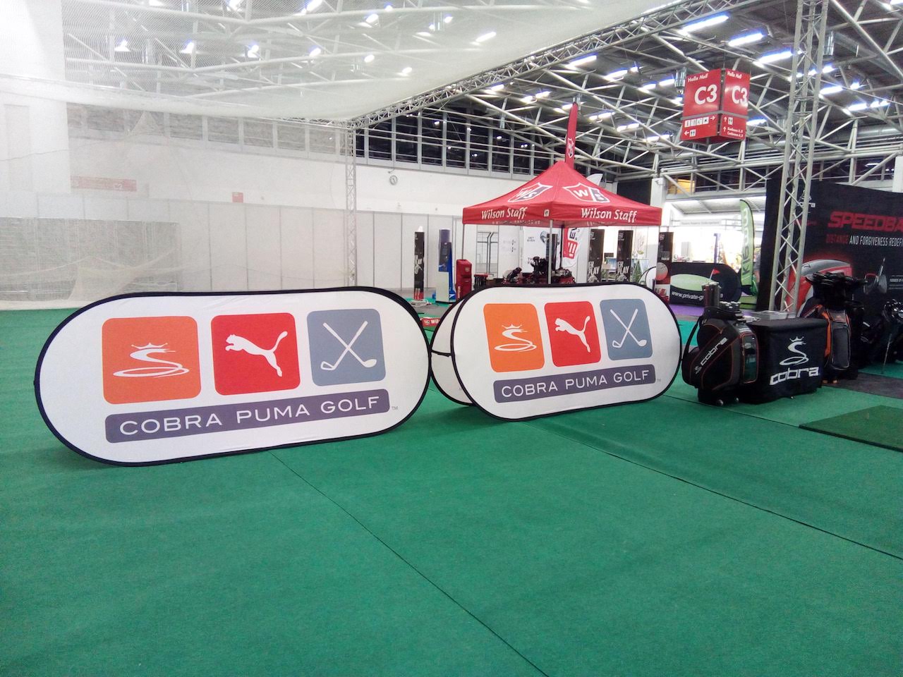 Pop Up Banner auf der Golfmesse als Promotion von COBRA PUMA GOLF