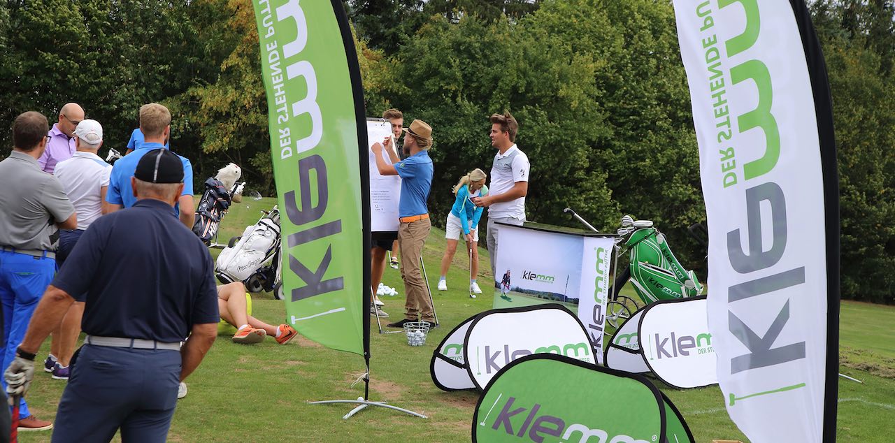 Pop Up Banner und Beachflags auf Driving Range Event
